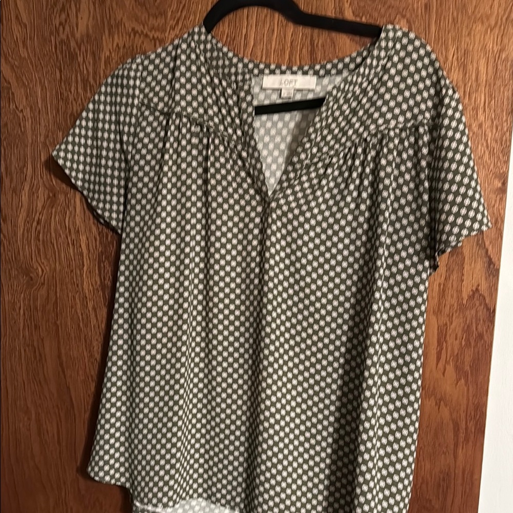 LOFT Green flower Women's Top